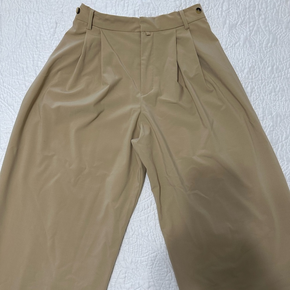 Women’s Tan Pleated Wide Leg Pants